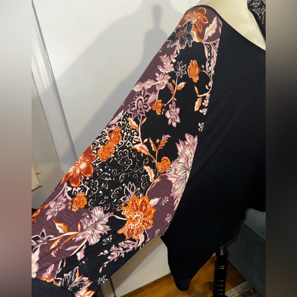 Women’s dolman sleeve top with patterned sleeves - Picture 2 of 6